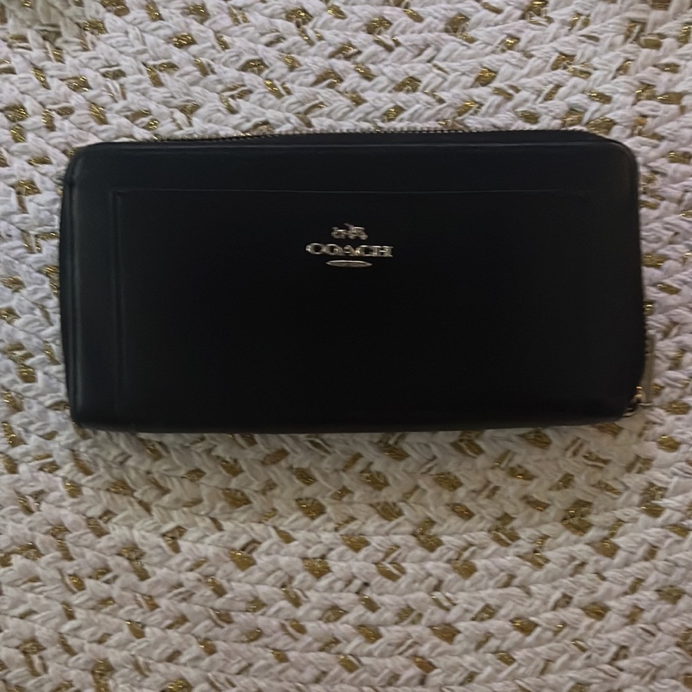 COPY - Coach leather wallet with tons of card and coin storage!